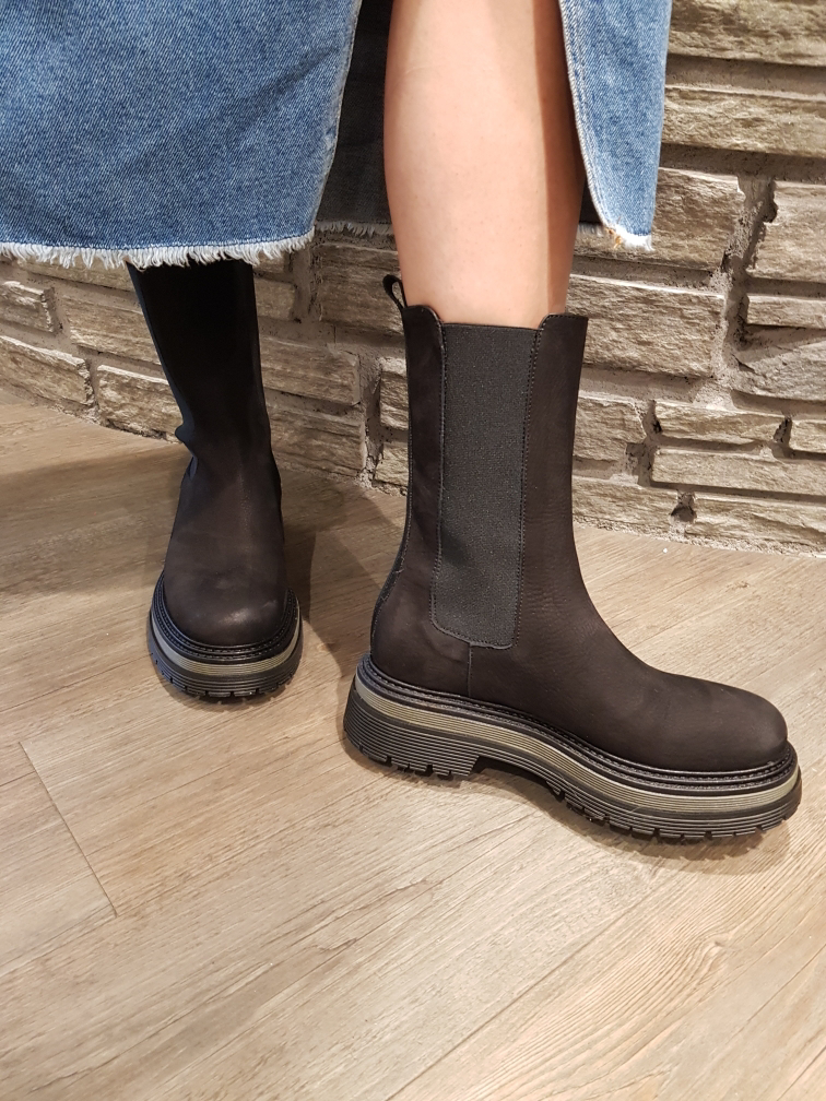 laura bellariva chelsea boots