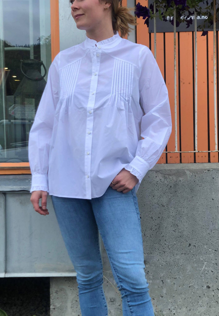 Bilde av RICH & ROYAL BLUSE - BLOUSE CREASE DETAIL