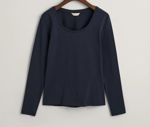 Bilde av GANT DAME SCOOP NECK TOP